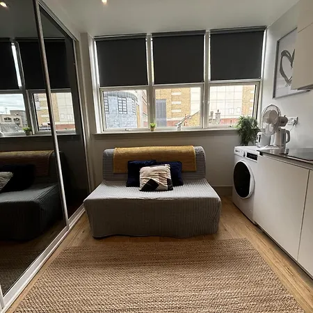 Inviting Studio Apartment - Central Croydon London